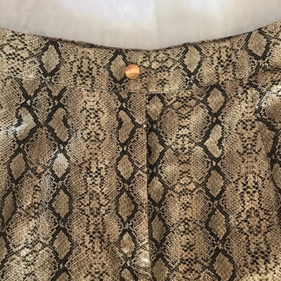 NWOT brown snakeskin print. Size medium - Picture 5 of 8